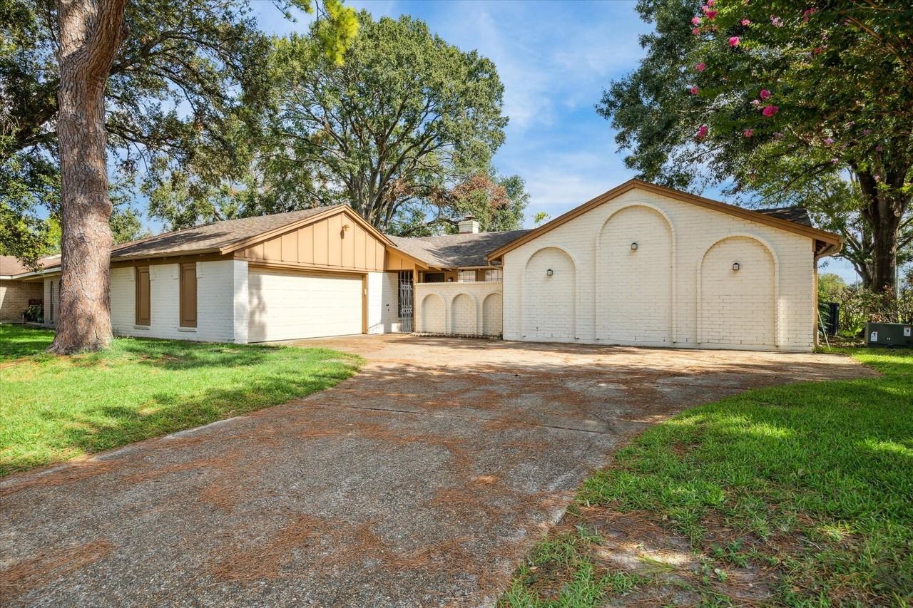 5423 Bent Bough Ln - Photo 5 of 32