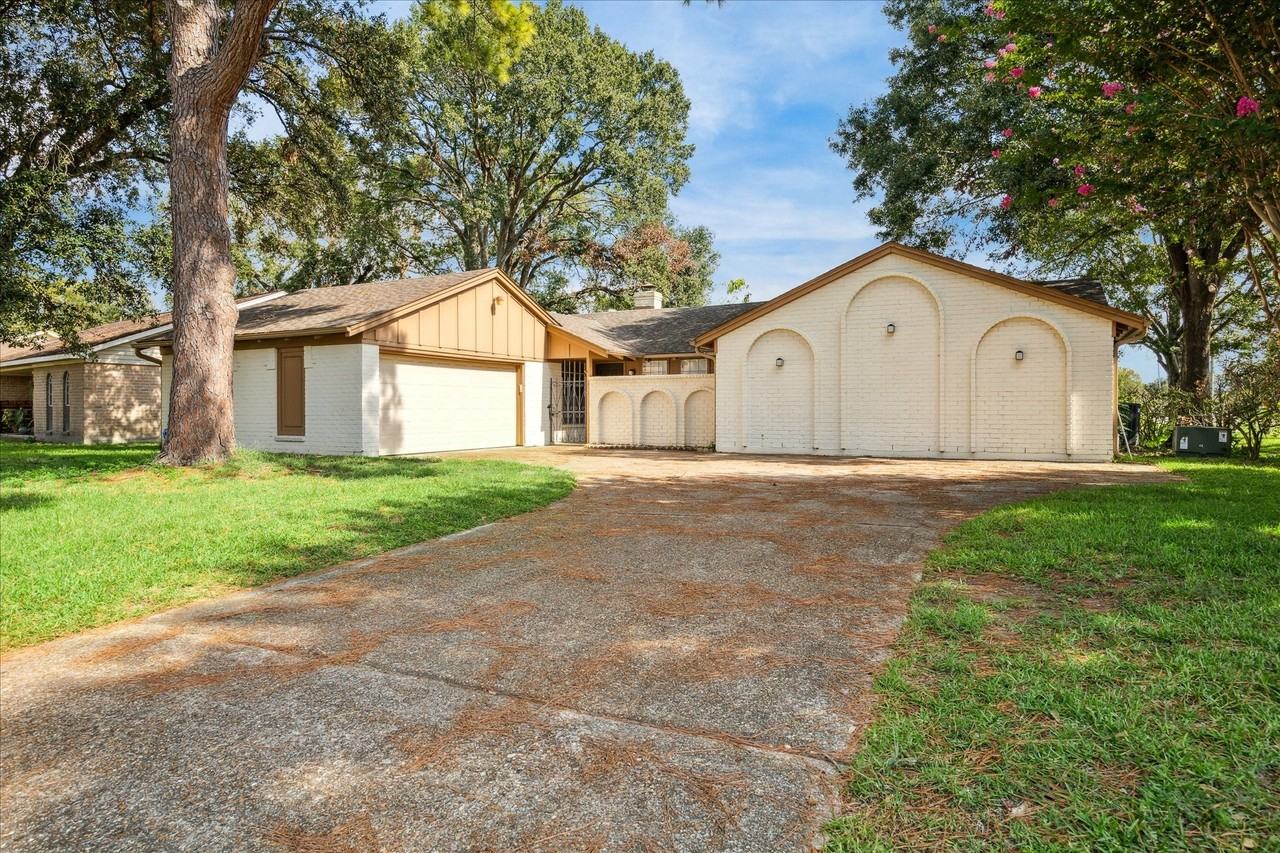 5423 Bent Bough Ln - Photo 6 of 32