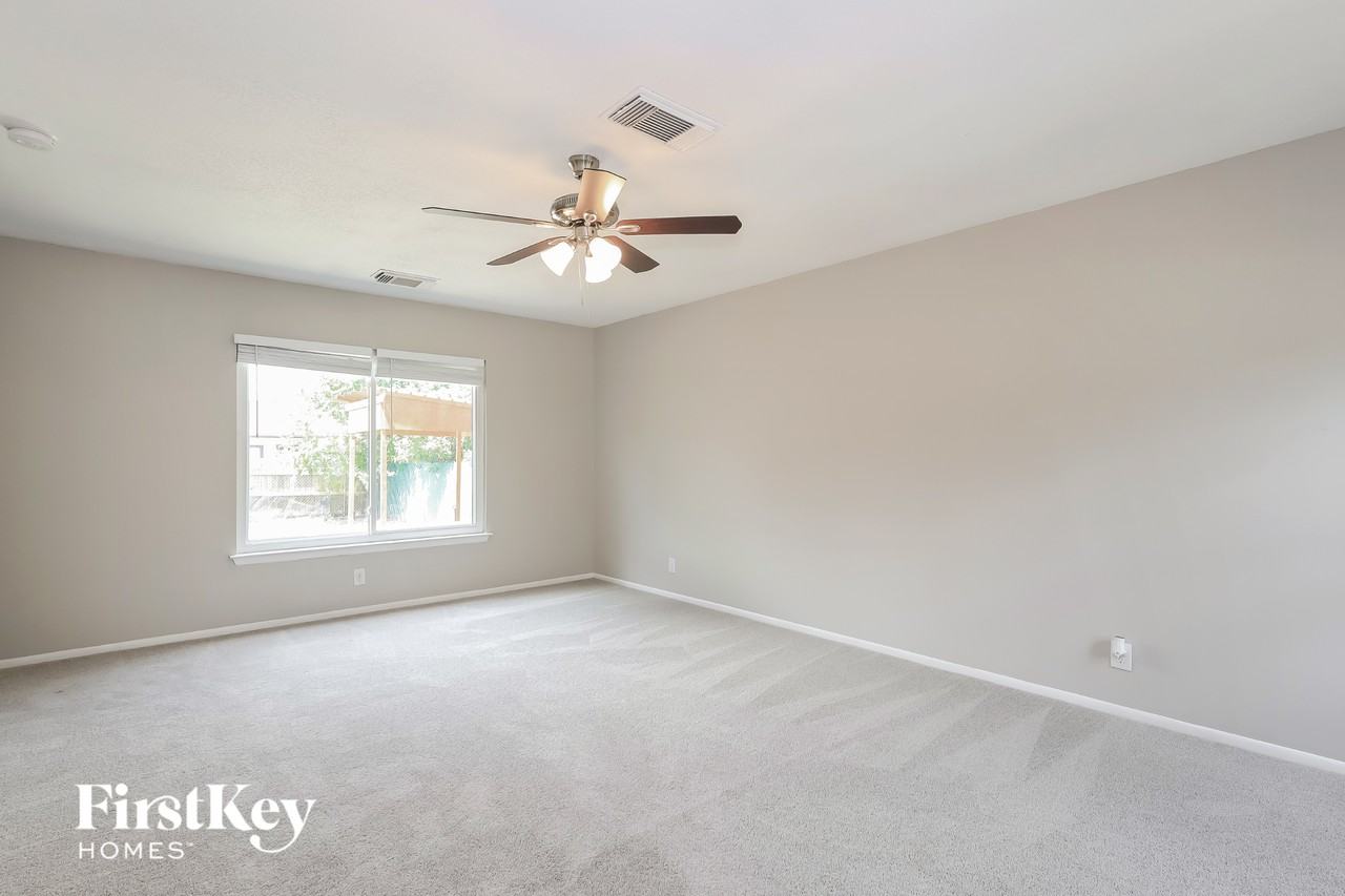 9426 Bendell - Photo 4 of 15