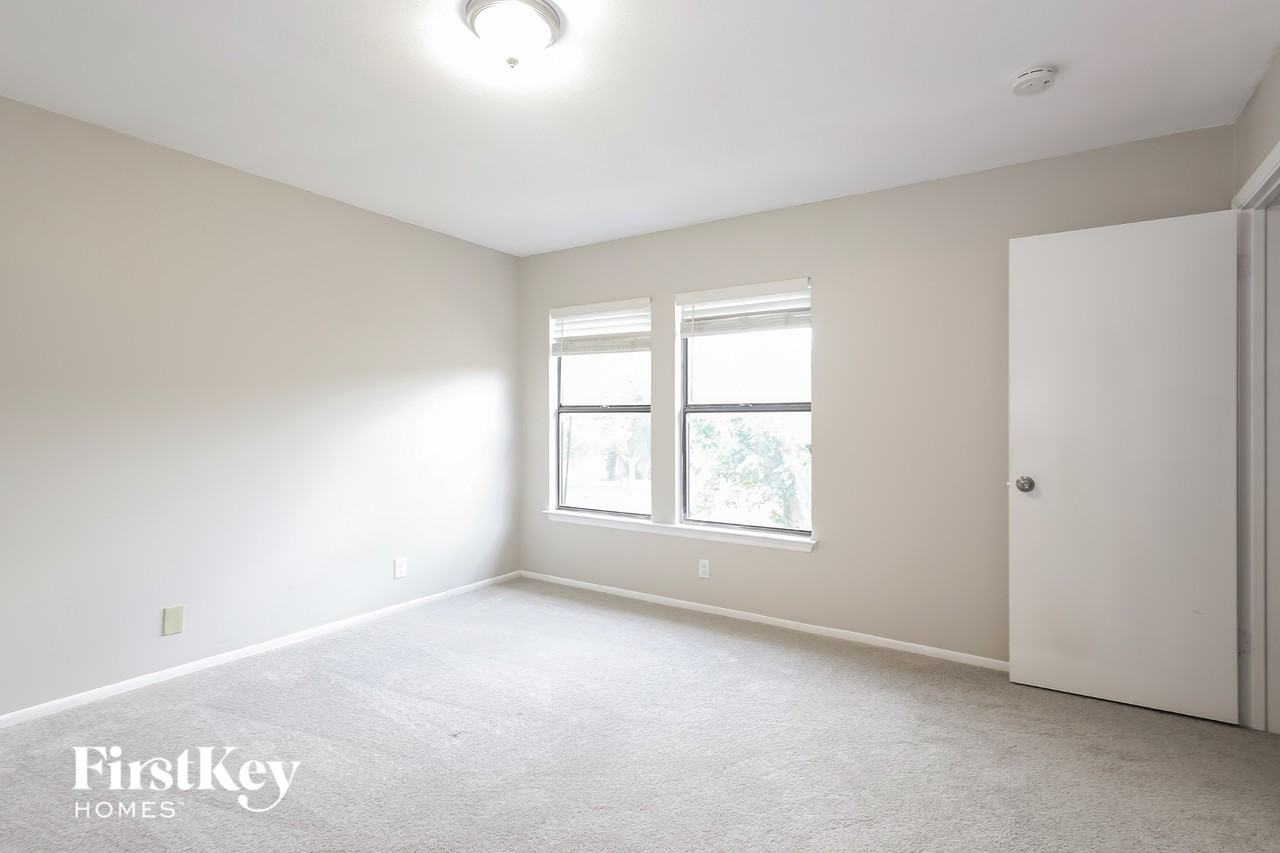 9426 Bendell - Photo 6 of 15