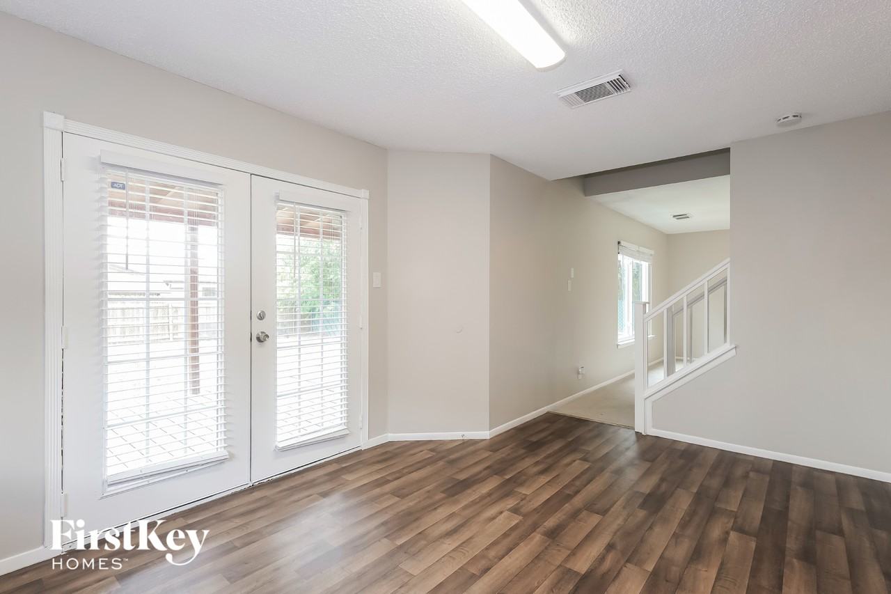 9426 Bendell - Photo 7 of 15