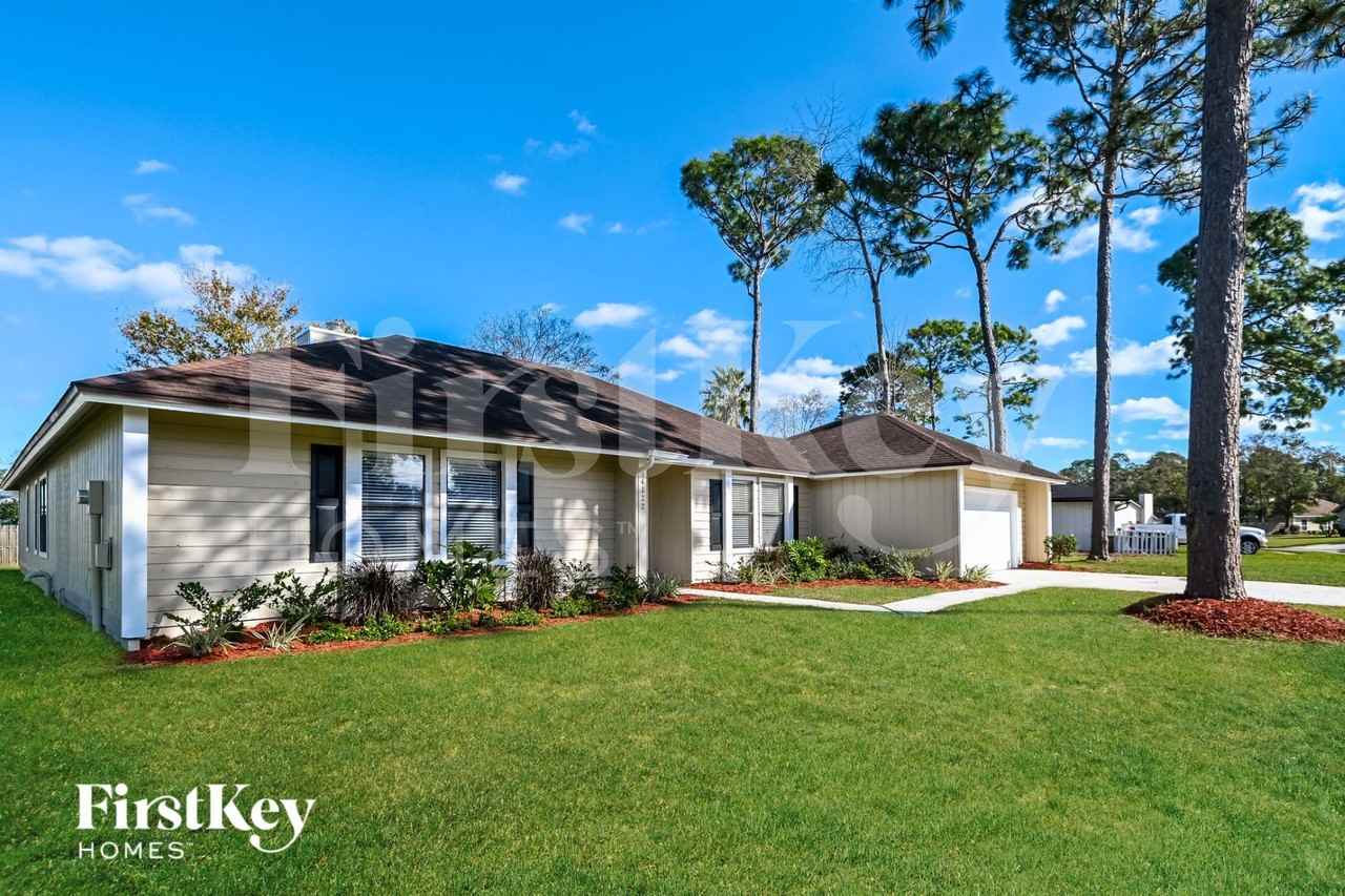 14122 Crystal Cove Dr - Photo 2 of 15