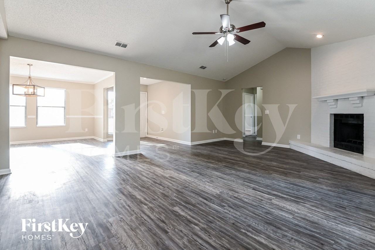 14122 Crystal Cove Dr - Photo 3 of 15