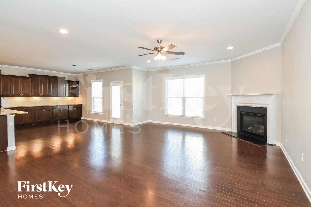 956 Woodbury Rd - Photo 2 of 19