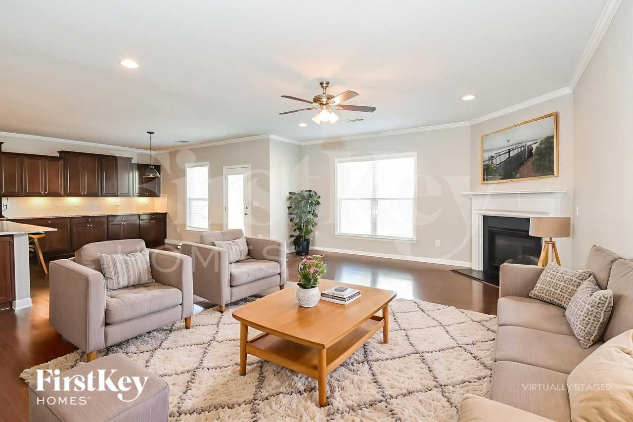 956 Woodbury Rd - Photo 3 of 19