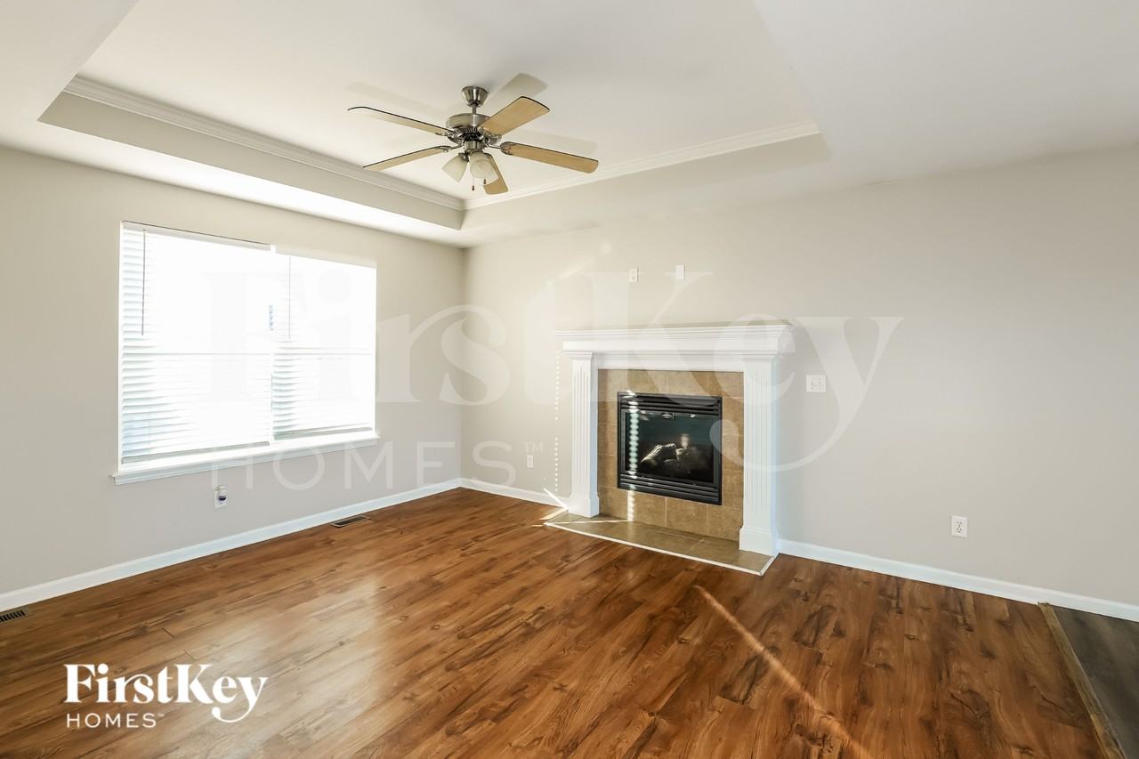 408 Ne 192nd Ter - Photo 2 of 19