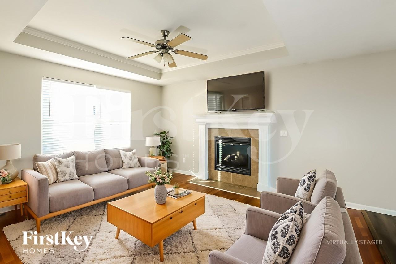 408 Ne 192nd Ter - Photo 3 of 19