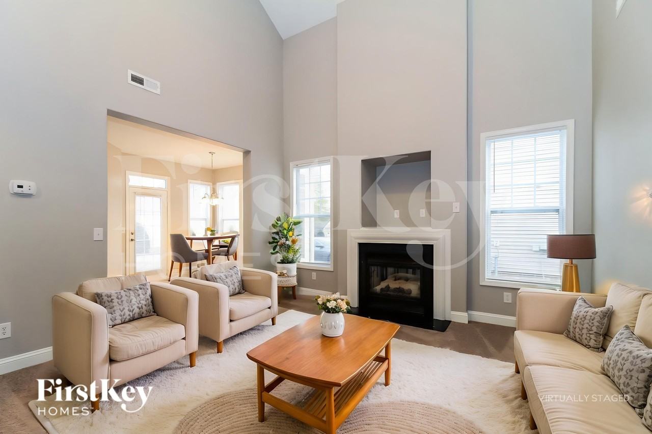 112 Waverly St - Photo 4 of 18