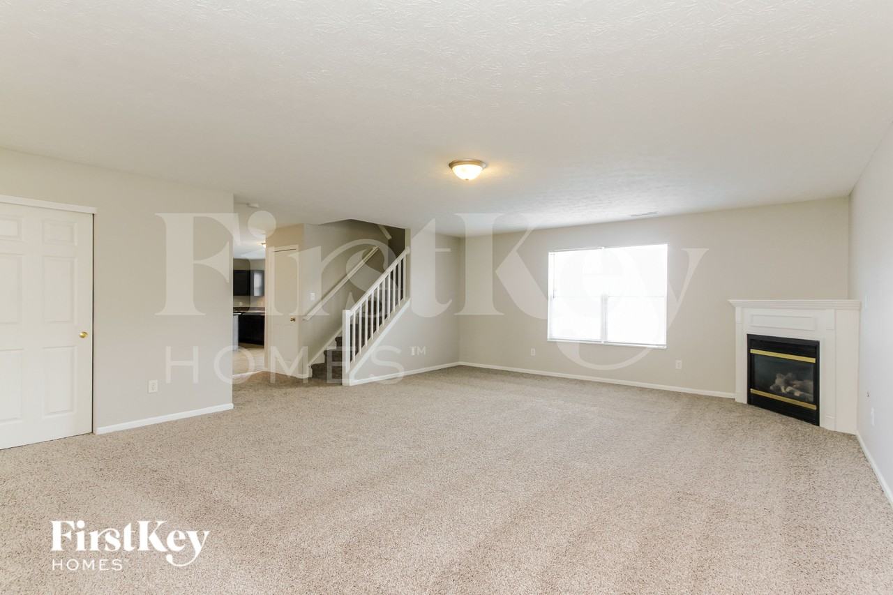 8810 Scotland Dr - Photo 3 of 19