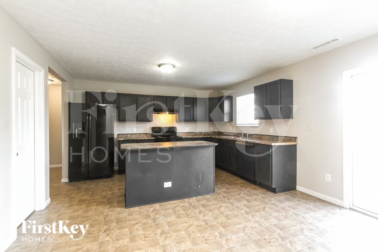 8810 Scotland Dr - Photo 5 of 19