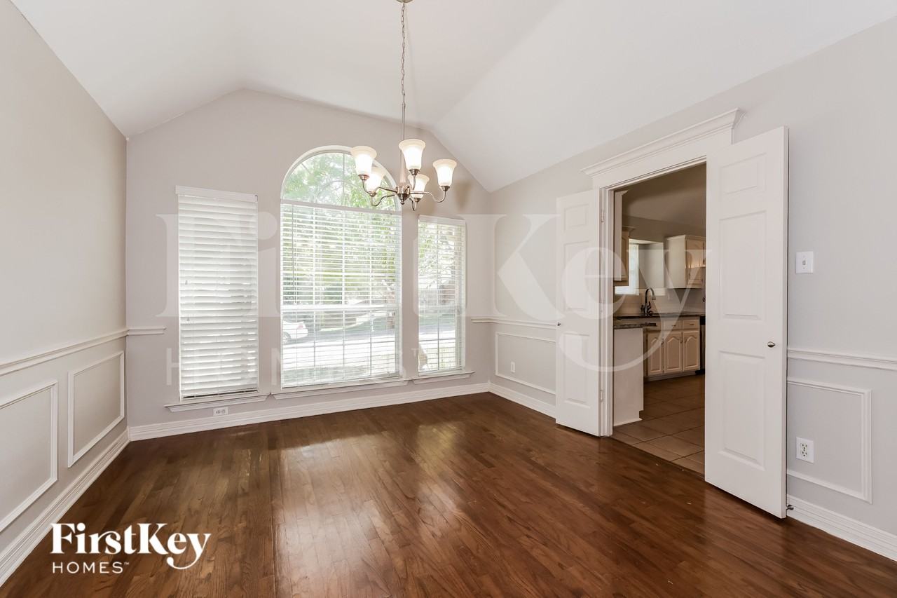 846 Robin Meadow Ct - Photo 4 of 16