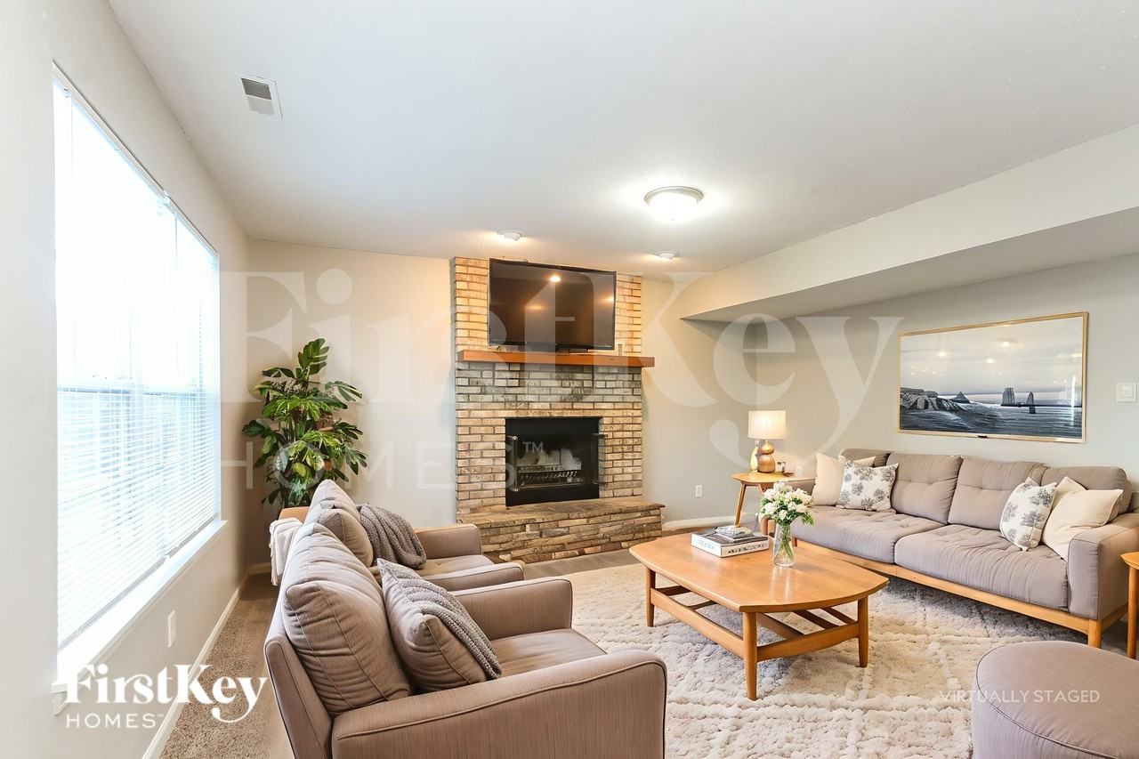 7626 Stockard St - Photo 5 of 19