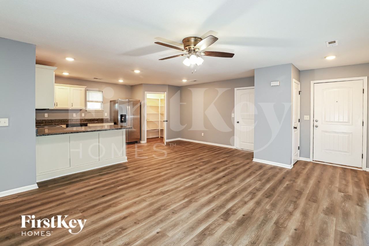 5110 N Bellaire Ave - Photo 4 of 19