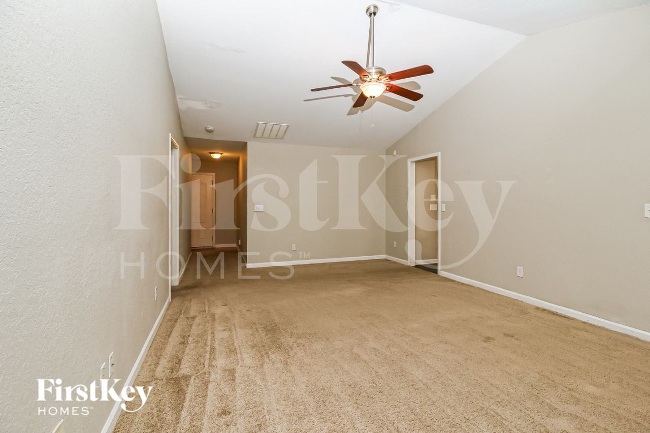 355 Lakeside Pt - Photo 4 of 19