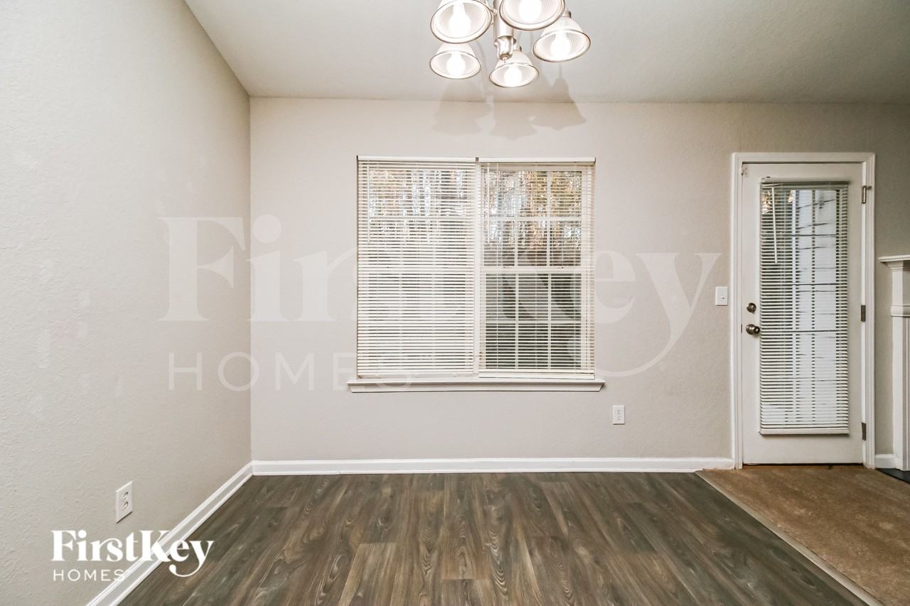 355 Lakeside Pt - Photo 5 of 19