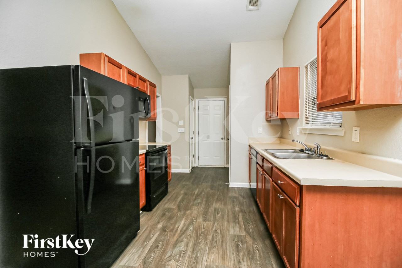 355 Lakeside Pt - Photo 7 of 19