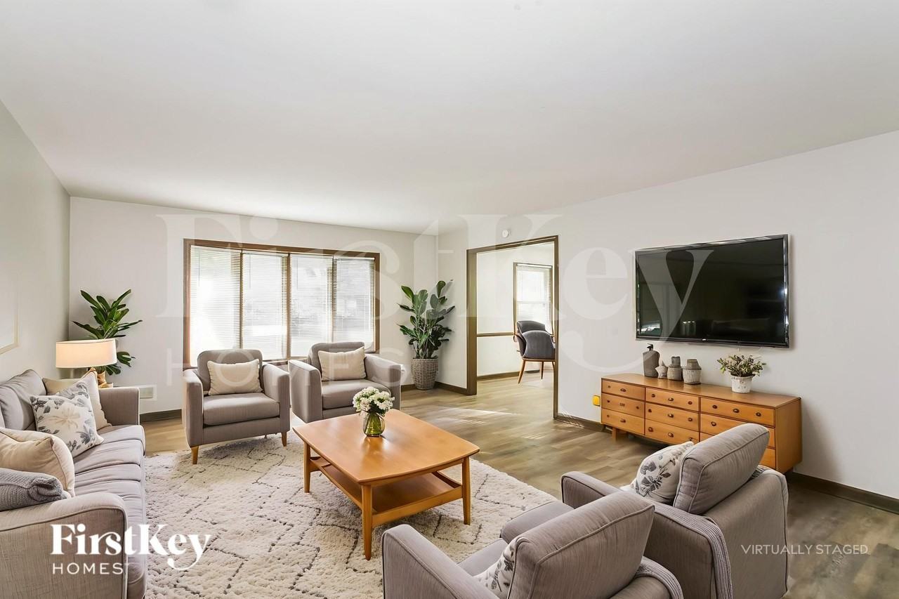 1311 Lawrence Rd - Photo 4 of 19