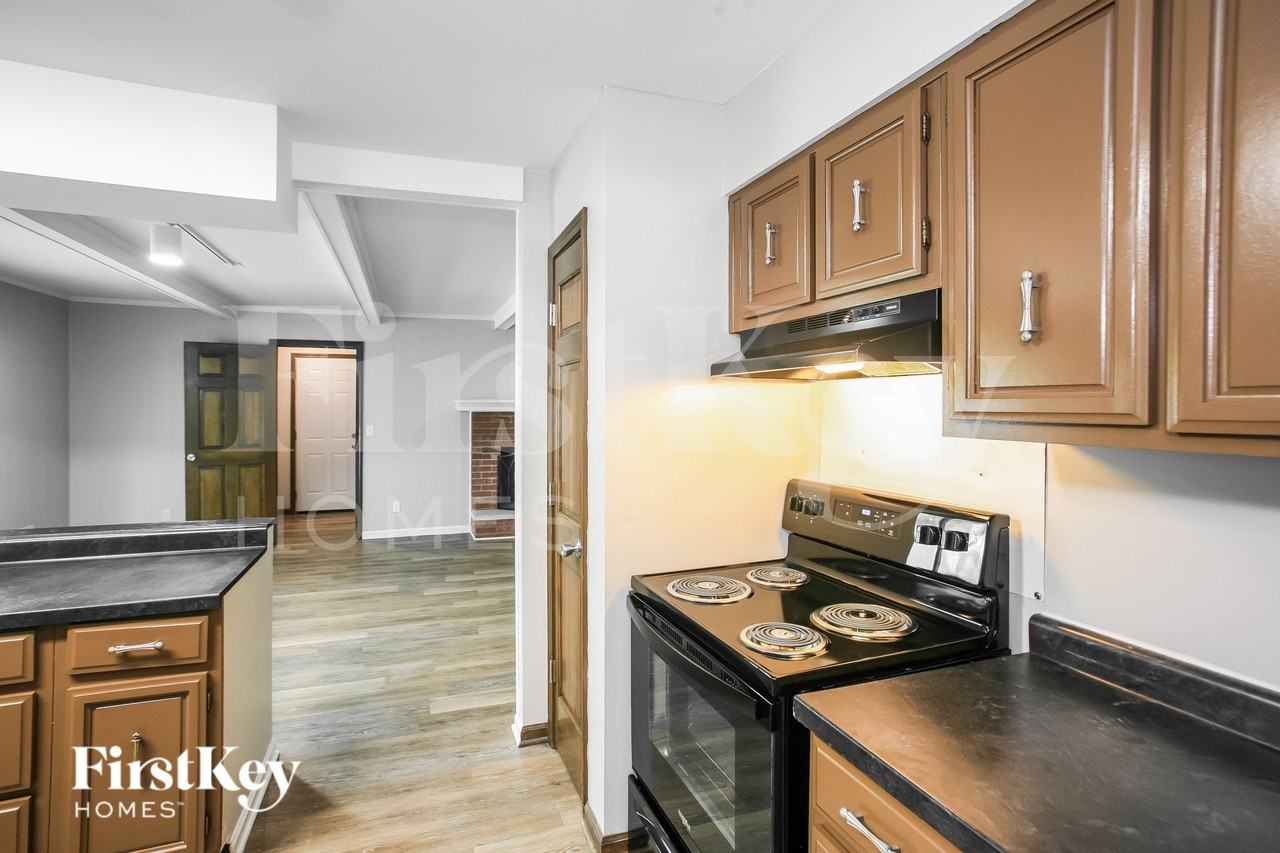 1311 Lawrence Rd - Photo 6 of 19