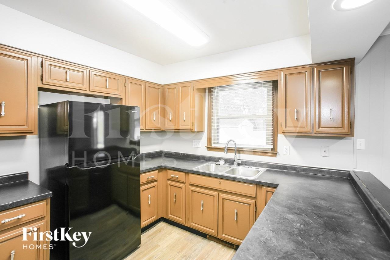 1311 Lawrence Rd - Photo 7 of 19