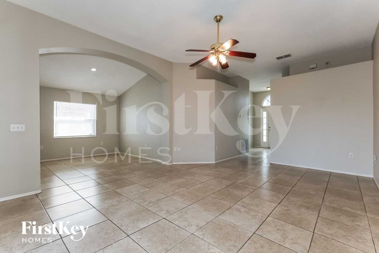 1237 E Grove Ave - Photo 4 of 19