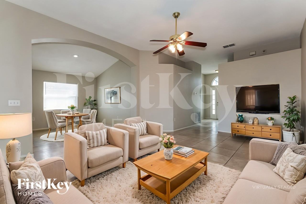 1237 E Grove Ave - Photo 5 of 19