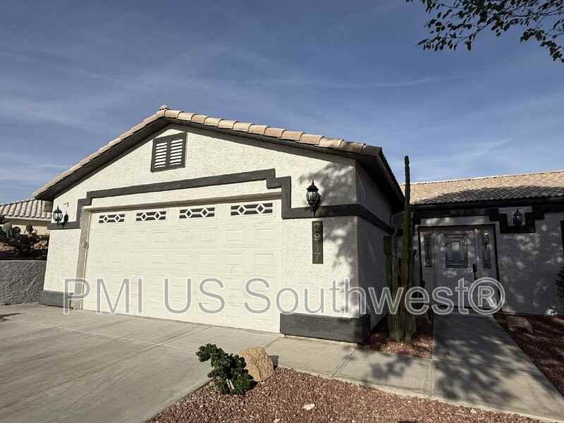 2917 Desert Vista Dr - Photo 3 of 36