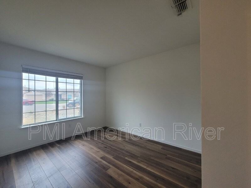 8695 Misty Ct - Photo 5 of 27