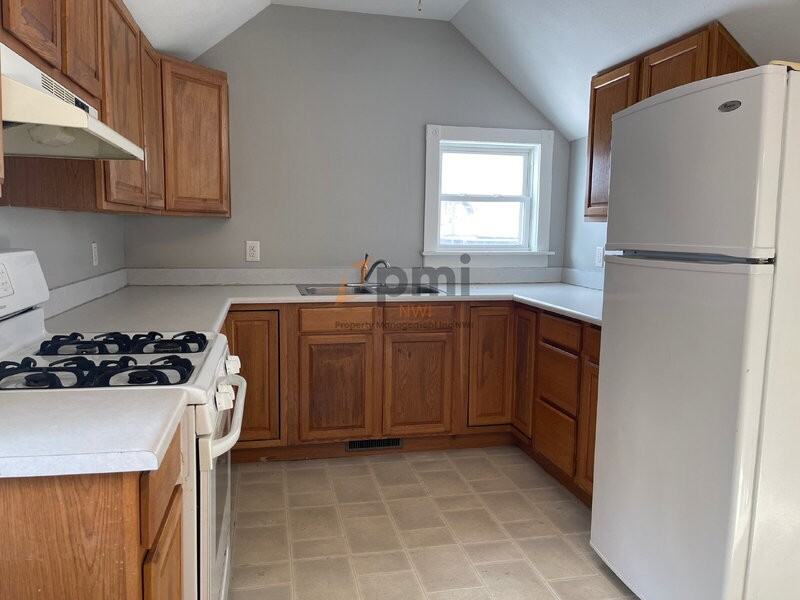 406 A St - Photo 5 of 17