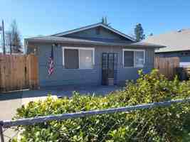 featured image of 733/735 SW H St