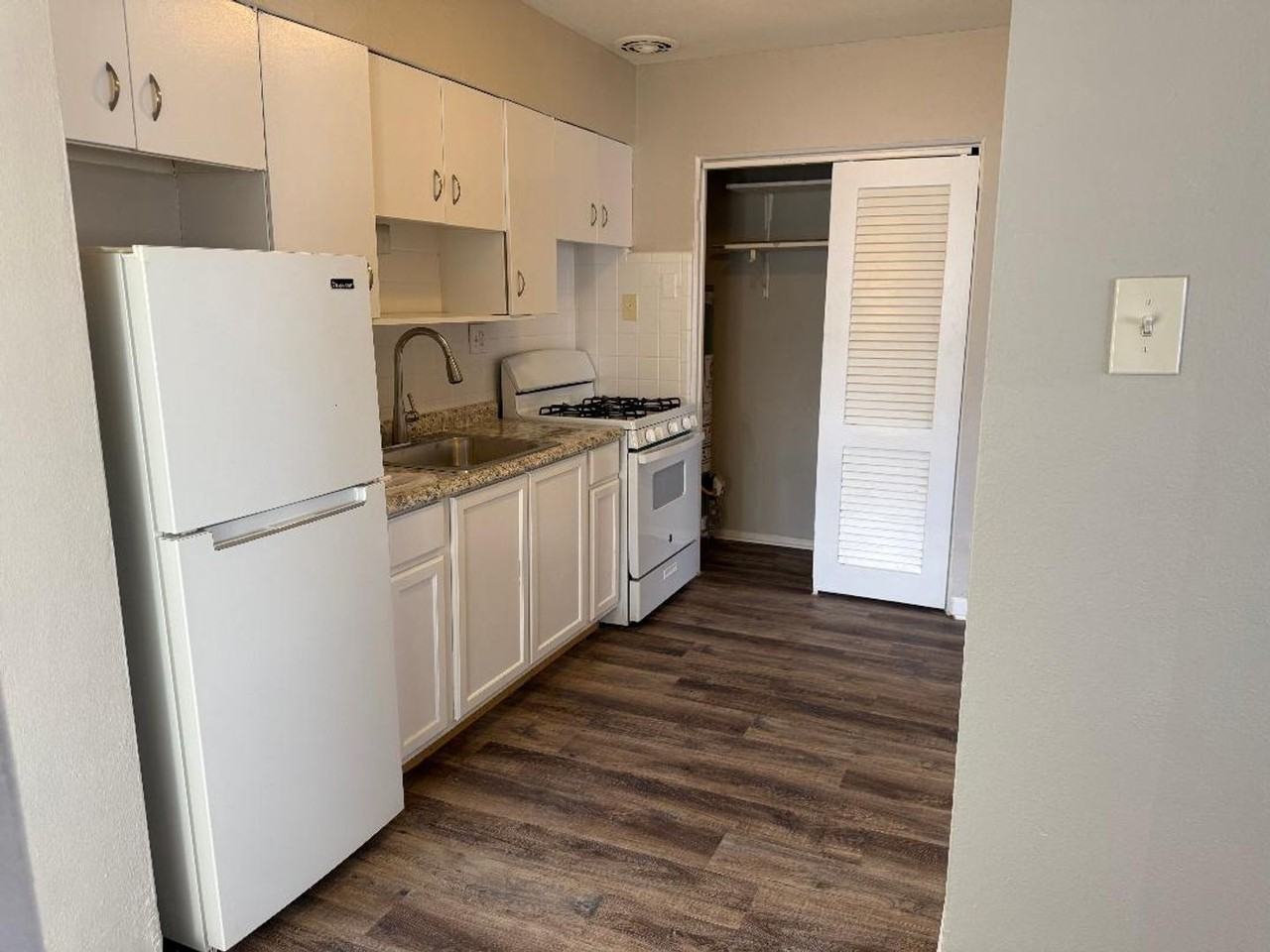 8025 Gravois Rd - Photo 2 of 8
