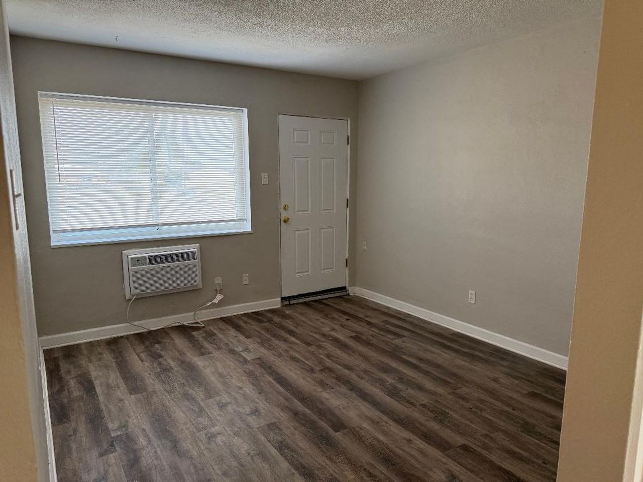 8025 Gravois Rd - Photo 3 of 8