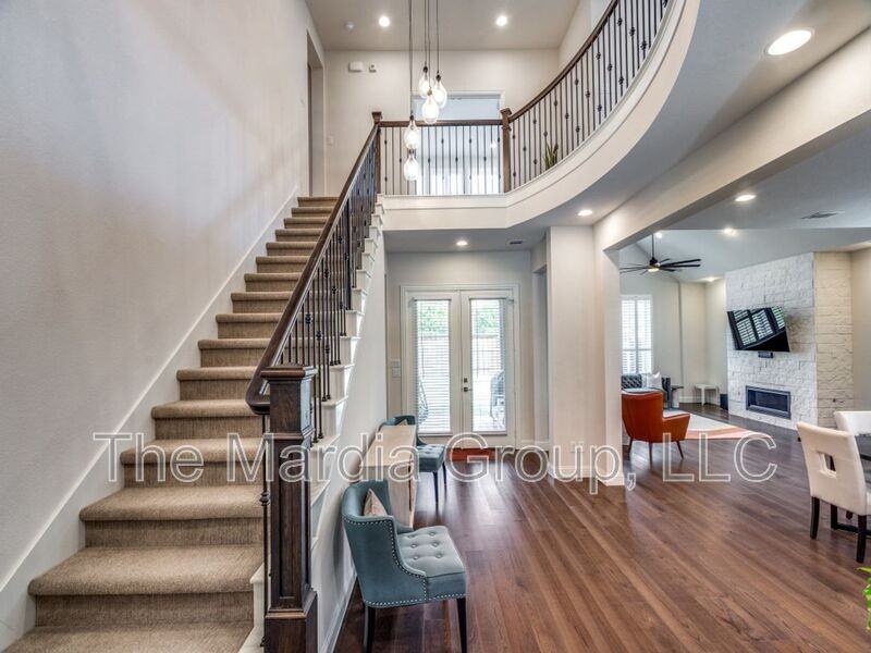 905 Asbury Dr - Photo 3 of 25