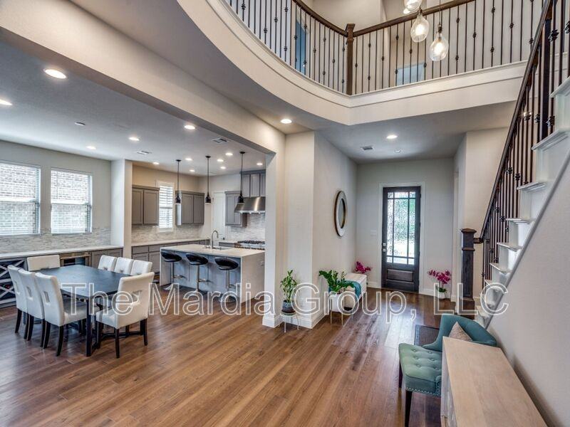 905 Asbury Dr - Photo 5 of 25