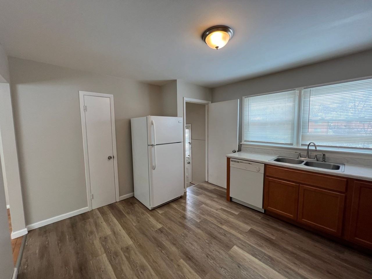 10117 Niblic Dr - Photo 3 of 13