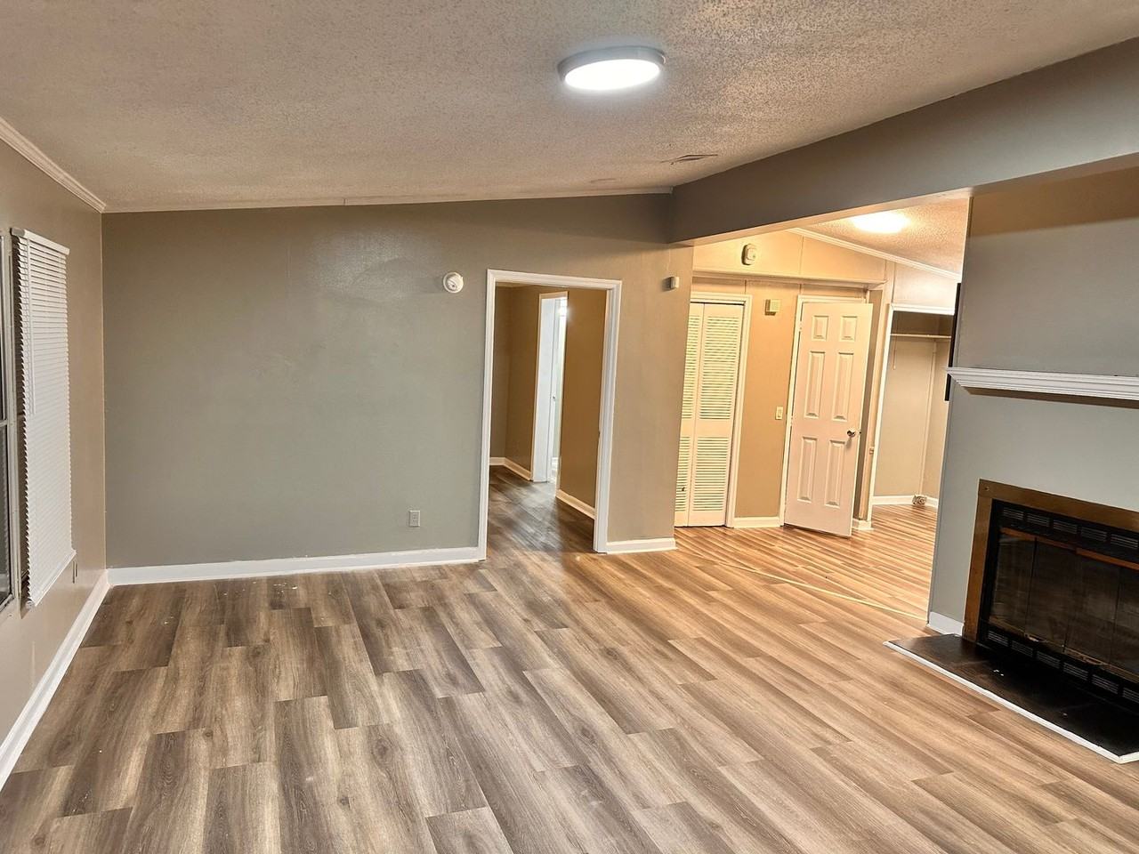 4094 Nashville Dr - Photo 2 of 8