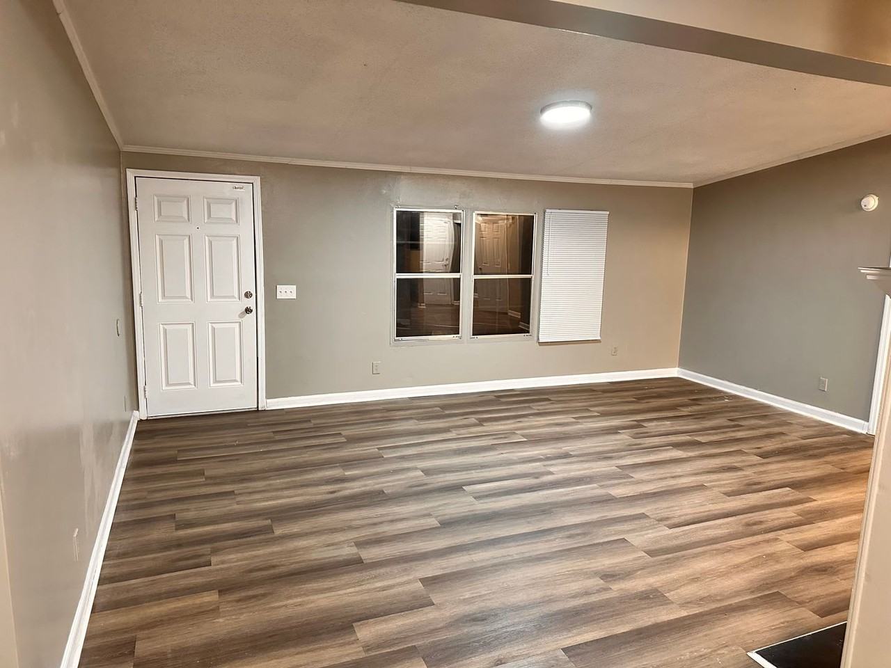 4094 Nashville Dr - Photo 3 of 8