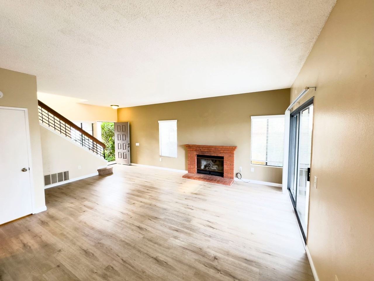 3516 Landsford Way - Photo 4 of 25