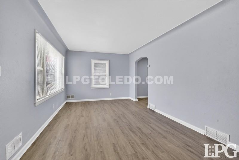 1665 Burgoyne Dr - Photo 3 of 27