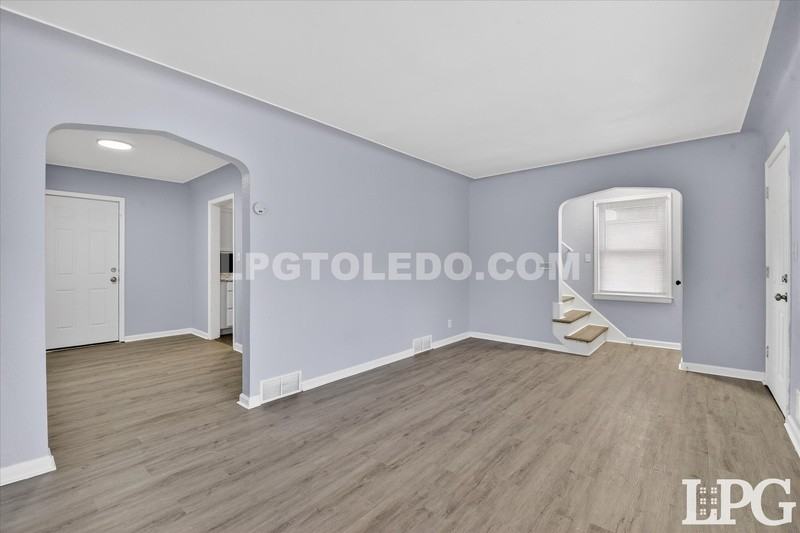 1665 Burgoyne Dr - Photo 4 of 27