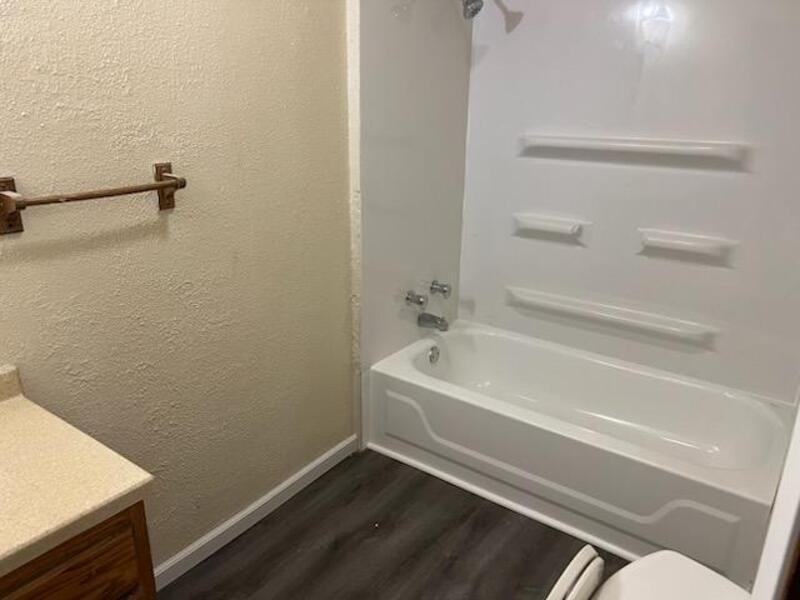 207 E Wate St #G - Photo 2 of 5