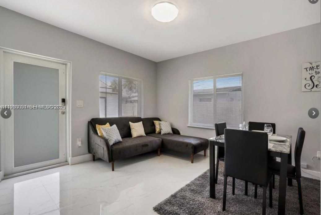 1526 Ne 110th St - Photo 2 of 3