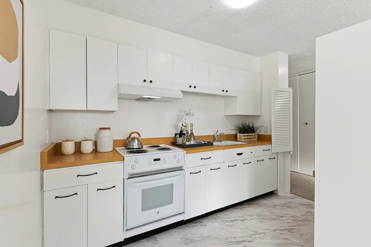 1001 Pine St #906 - Photo 5 of 21