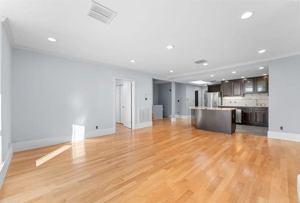 570 Massachusetts Ave #5 - Photo 3 of 30