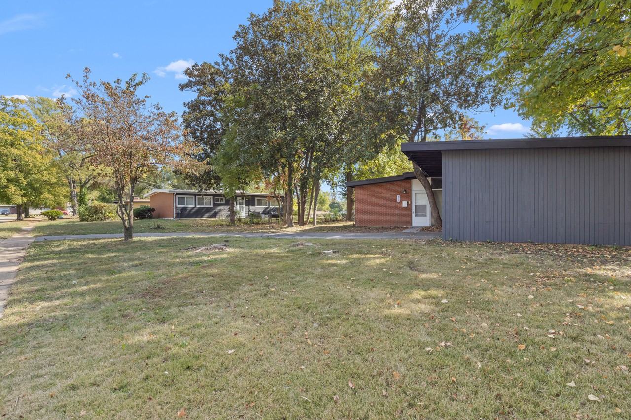 8340 Pepperidge Dr - Photo 3 of 27