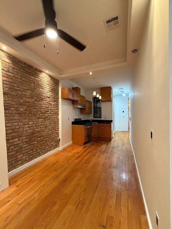 209 Taaffe Pl #2F - Photo 2 of 11