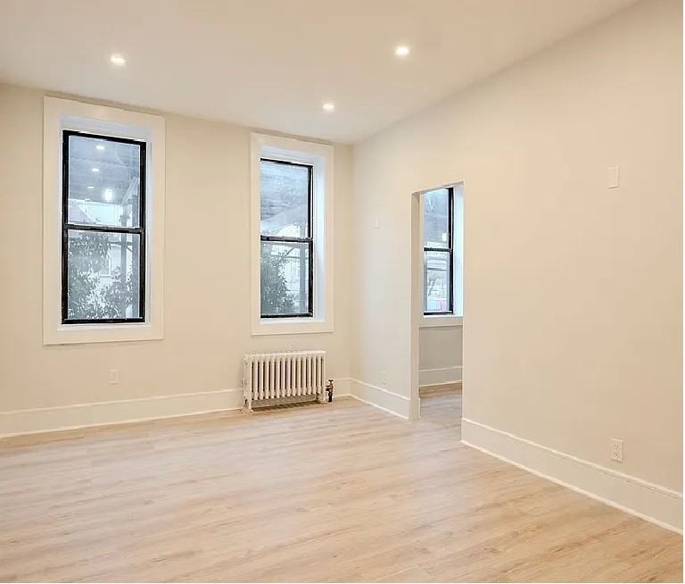 15517 Sanford Ave #1B - Photo 3 of 10