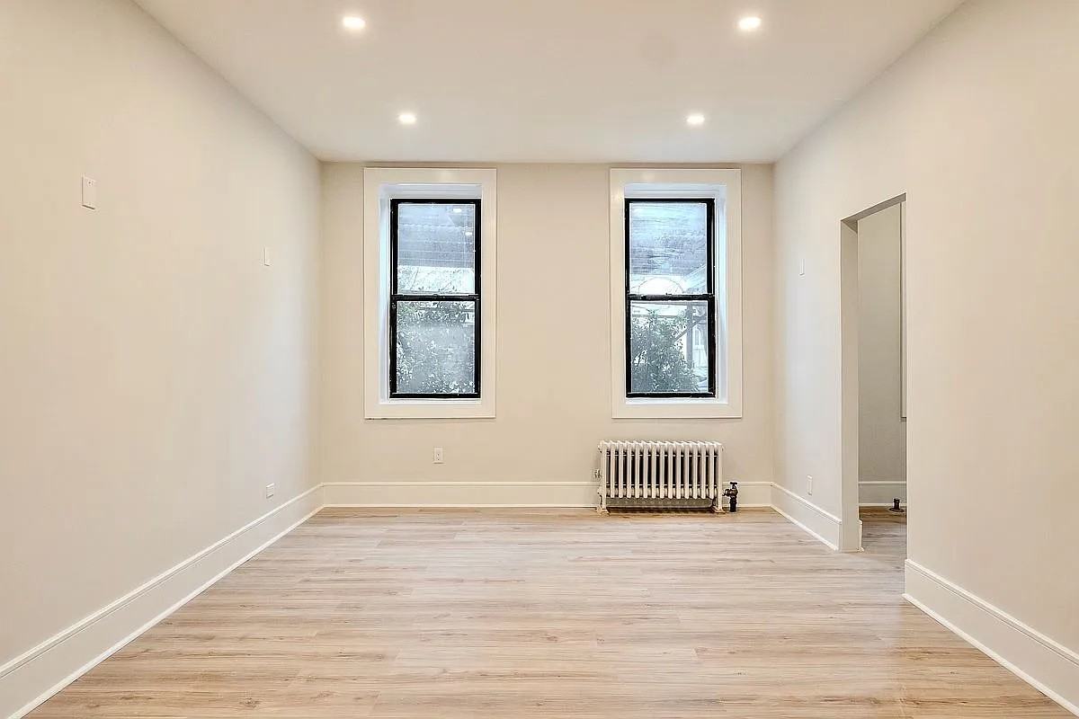 15517 Sanford Ave #1B - Photo 5 of 10