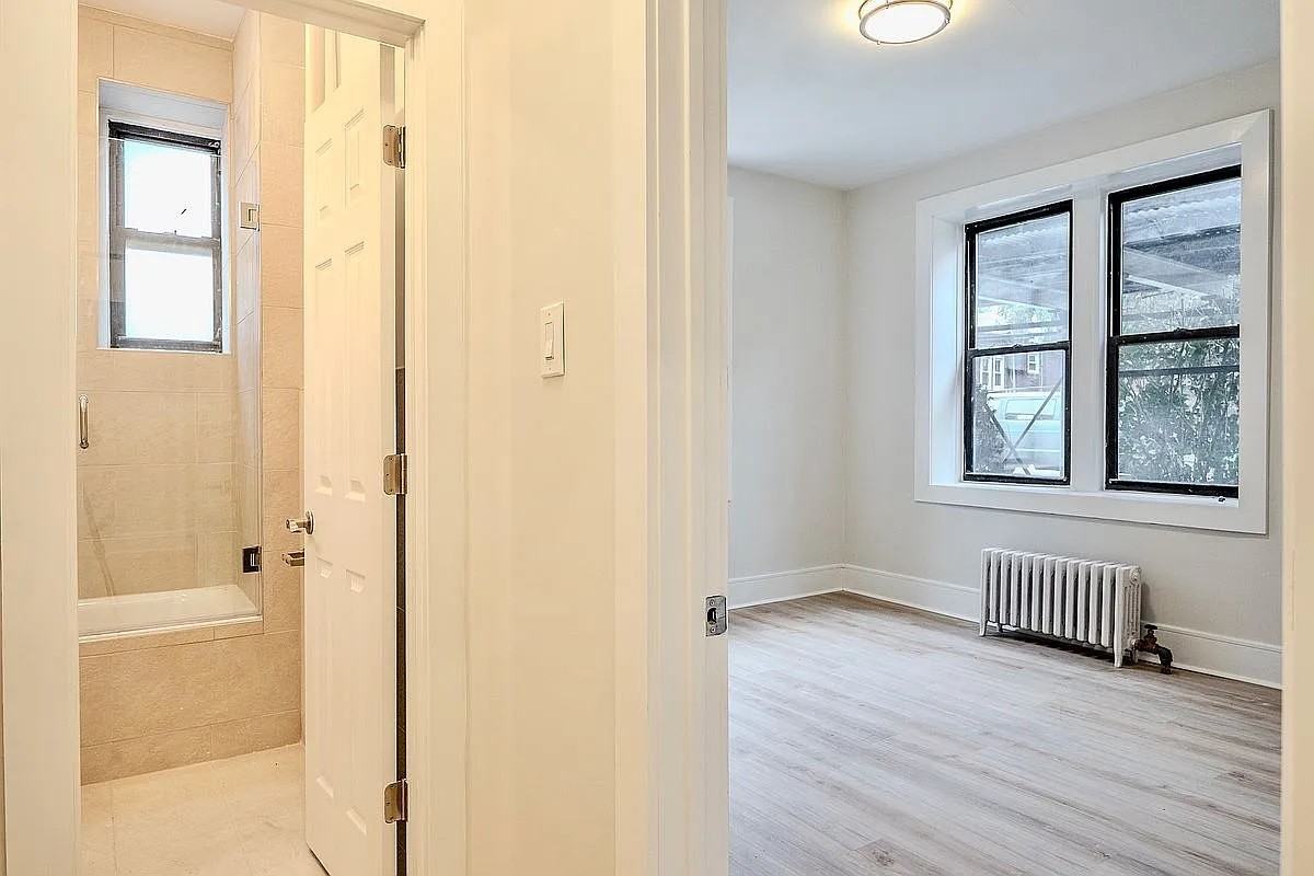 15517 Sanford Ave #1B - Photo 6 of 10