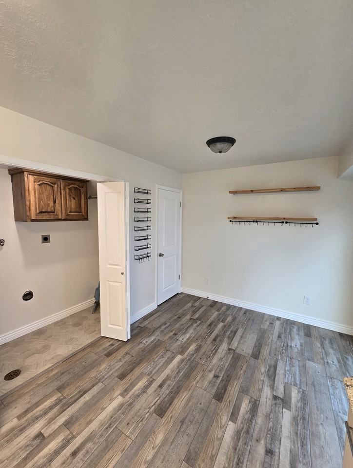 151 E Southwell St #9 - Photo 4 of 11