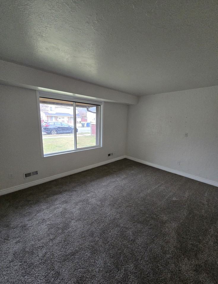 151 E Southwell St #9 - Photo 6 of 11